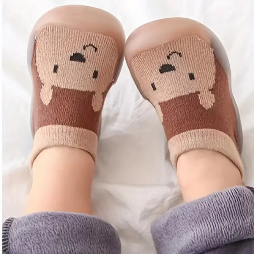 Soft and flexible non-slip sole for first steps shoes