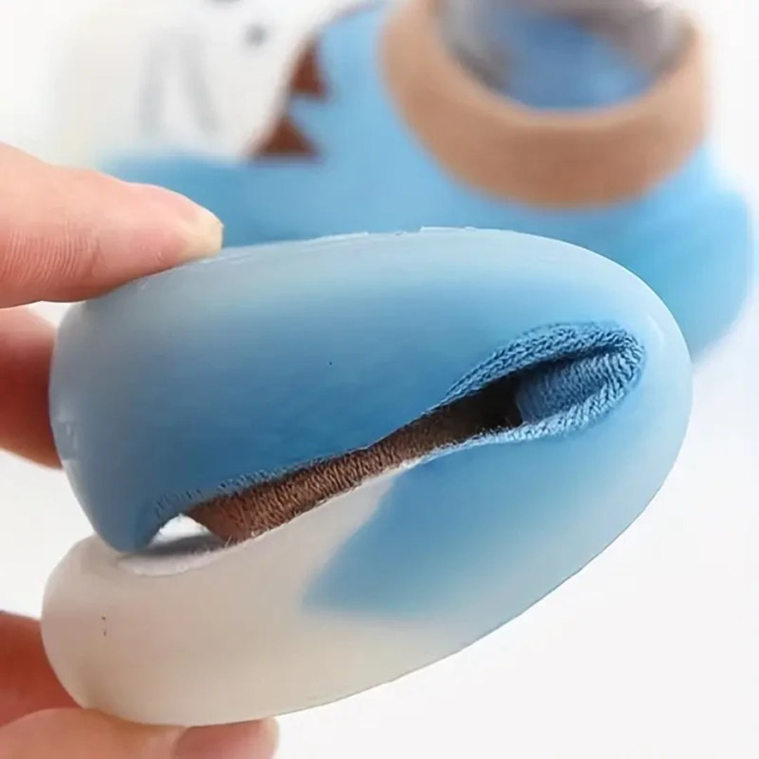 Soft and flexible non-slip sole for first steps shoes