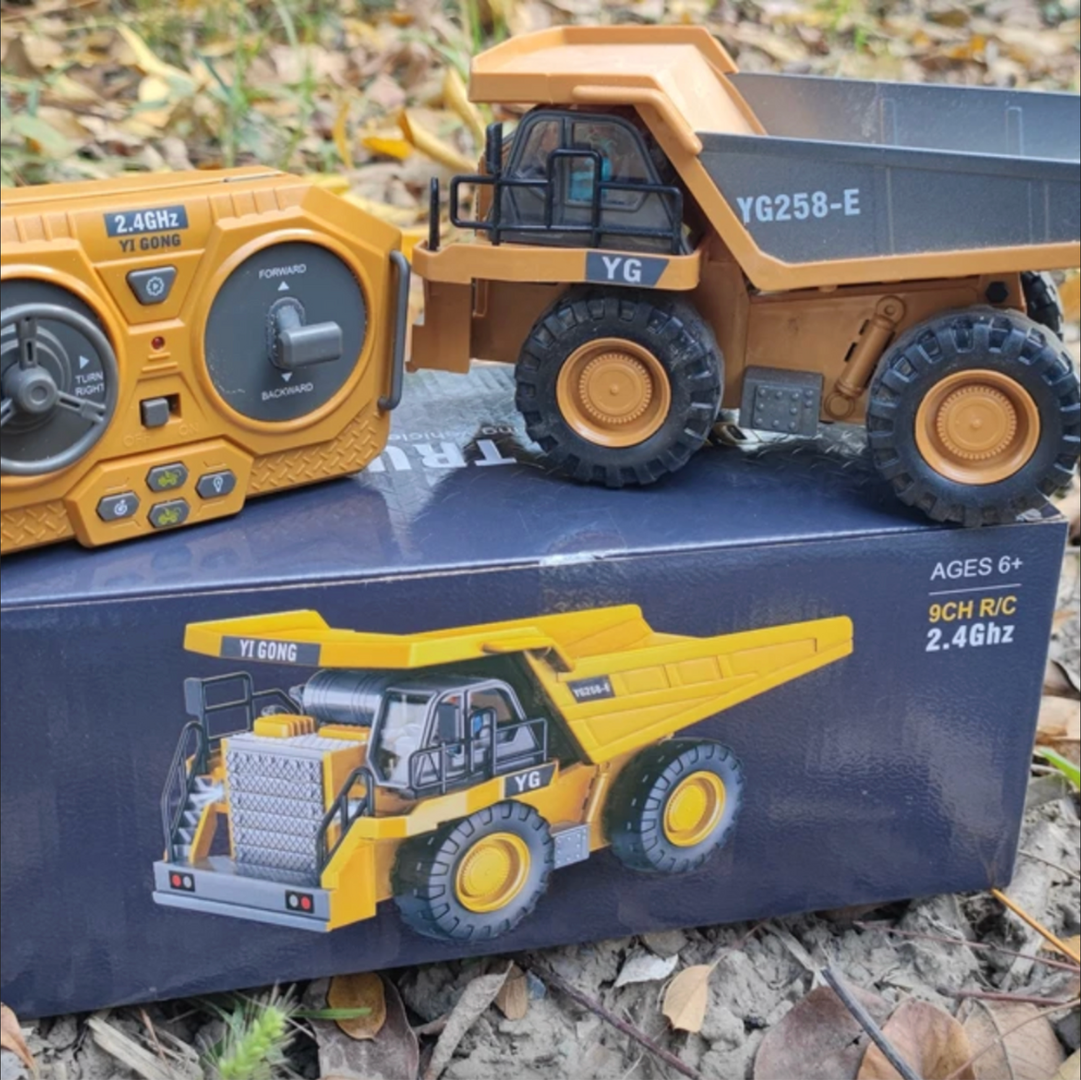 Hydraulically remote-controlled toy car