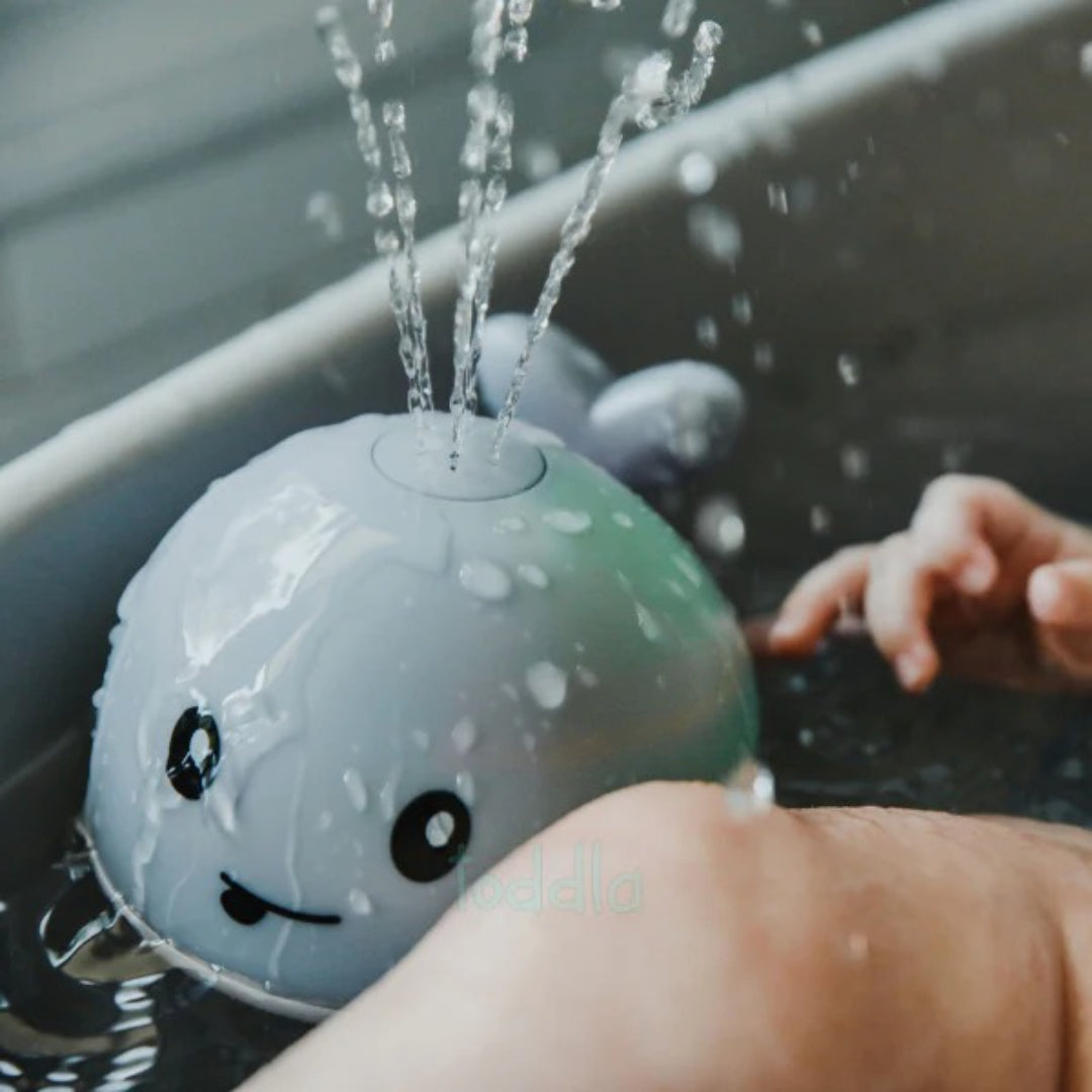 Whale Water Sprayer Bath Toy