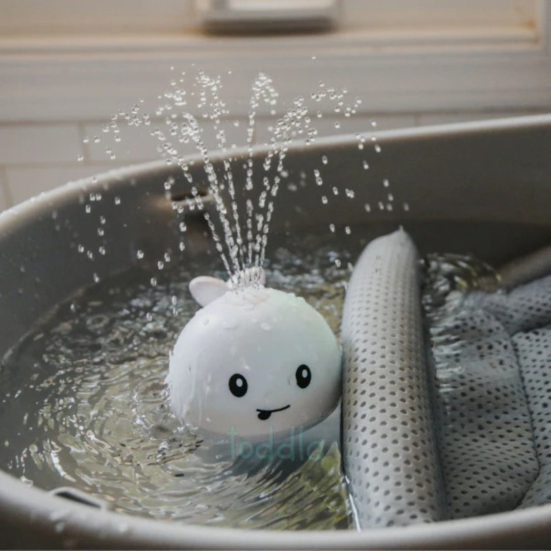 Whale Water Sprayer Bath Toy