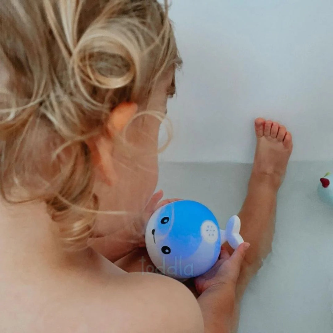 Whale Water Sprayer Bath Toy