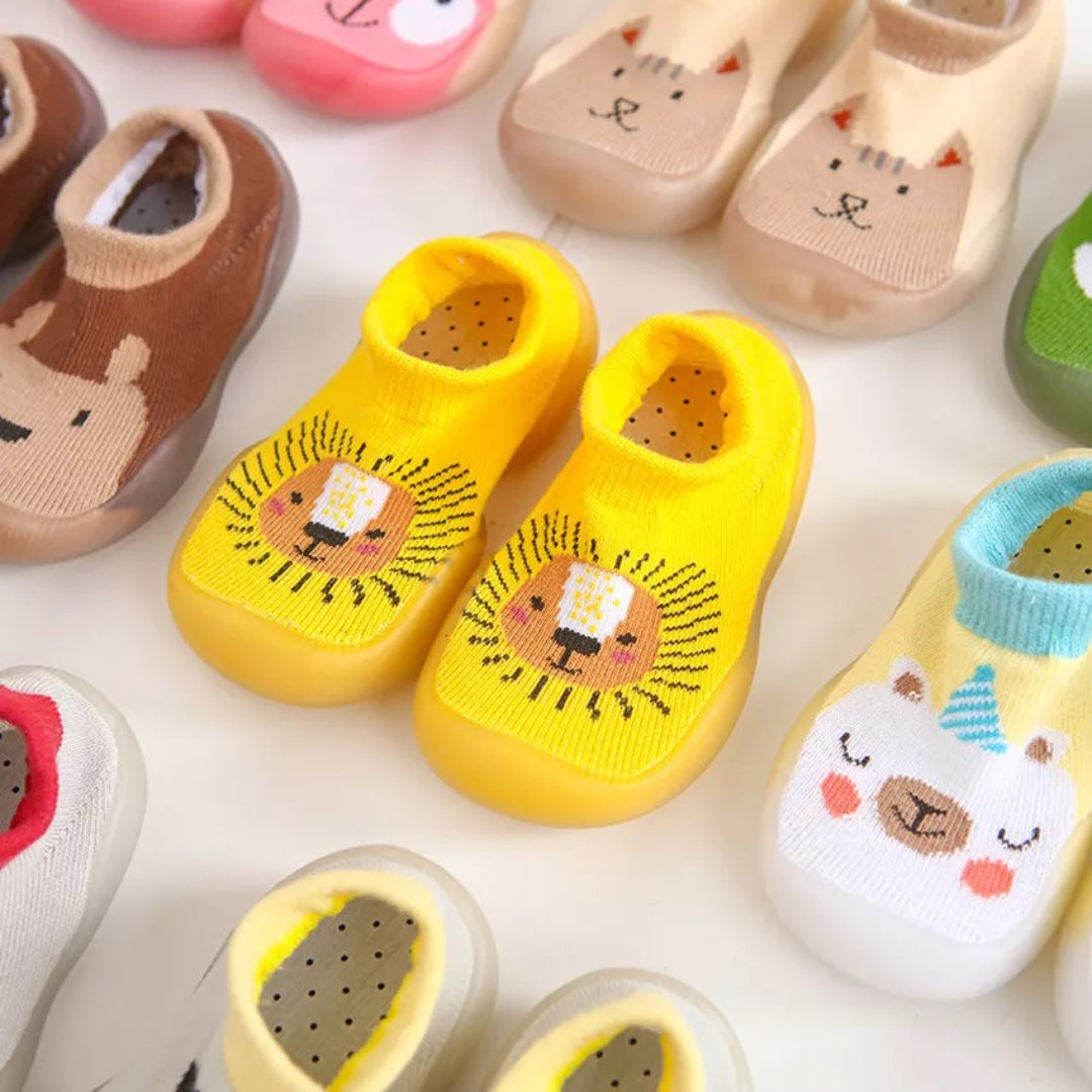 Soft and flexible non-slip sole for first steps shoes